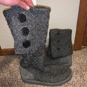 Uggs- gray knitted boots